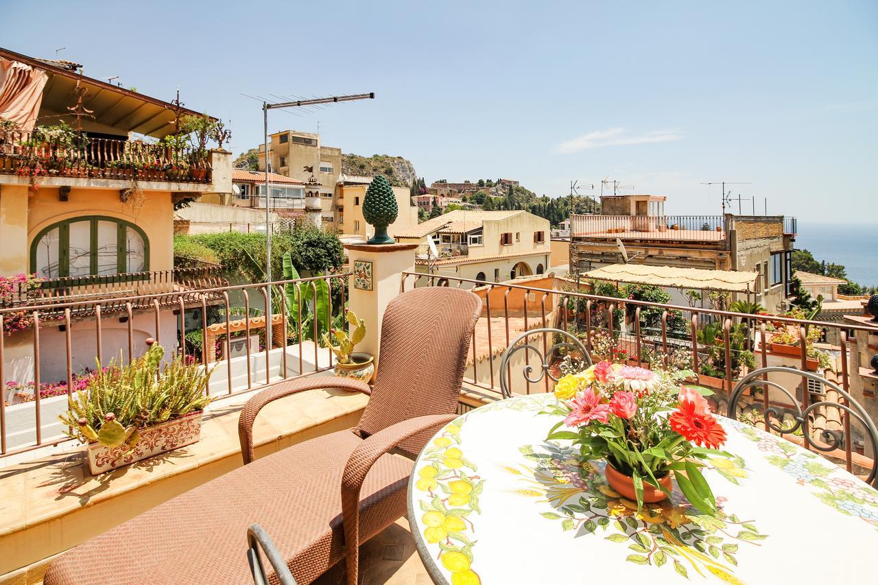 The Charme Of Sicily Apartment ตาออร์มินา ภายนอก รูปภาพ