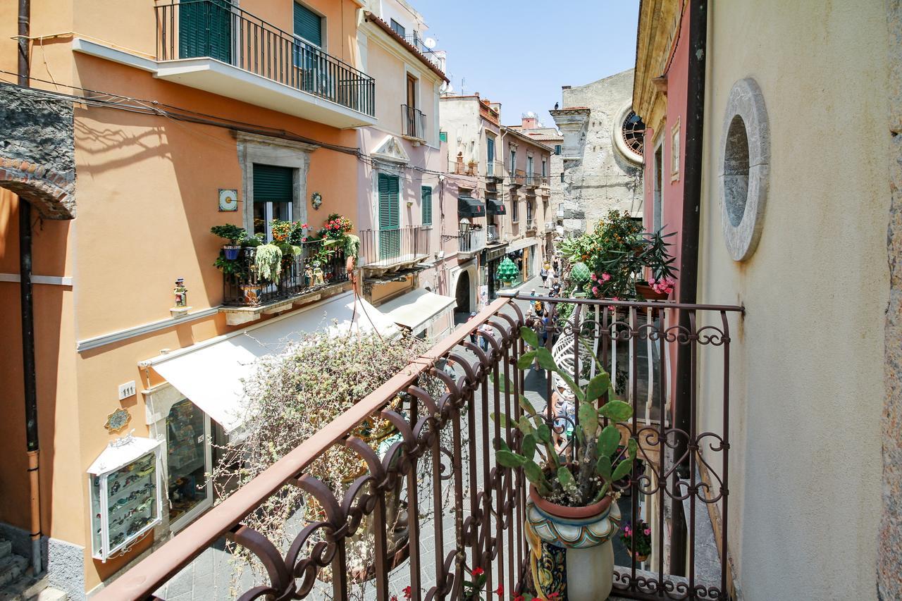 The Charme Of Sicily Apartment ตาออร์มินา ภายนอก รูปภาพ